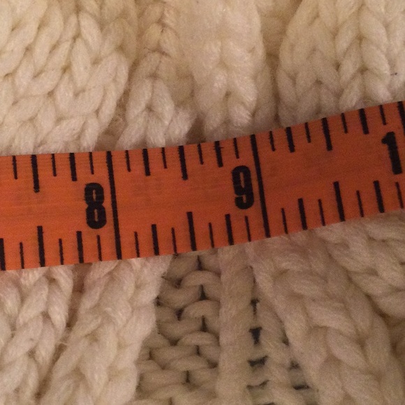 ⭐️ Knitted Cream Color Shrug by Rave - Picture 9 of 12